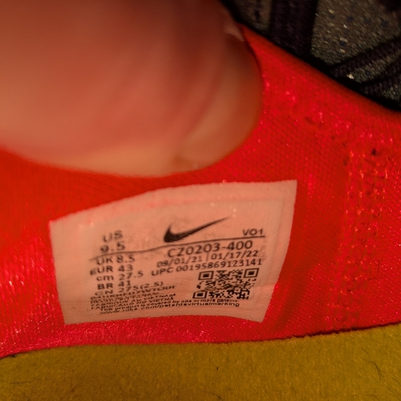 Nike LeBron Fast Food Basketball shoes - Picture 4 of 5